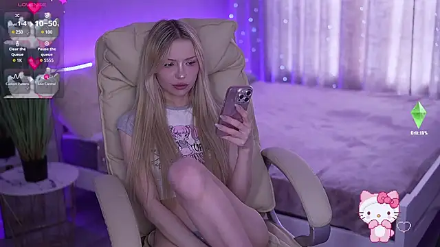 Snapshot of EviStar chatting on 10-13-25, 12:16 EviStar online show from 10-13-25, 12:16