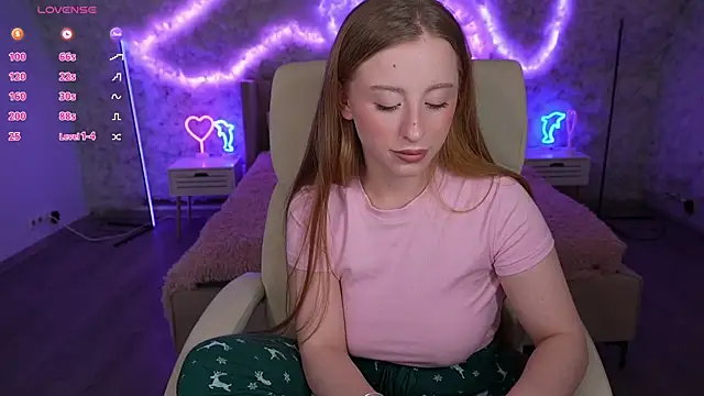 SilverrMoon online show from 03-04-25, 02:17