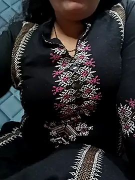 Snapshot of Cute-Raashii chatting on 12-31-24, 04:25 Cute-Raashii online show from 12-31-24, 04:25