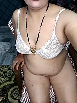 Snapshot of Cute-Raashii chatting on 02-19-25, 02:01 Cute-Raashii online show from 02-19-25, 02:01