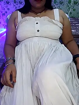 Snapshot of Cute-Raashii chatting on 09-10-25, 12:43 Cute-Raashii online show from 09-10-25, 12:43