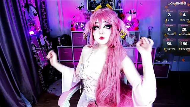 Snapshot of Aki__Ra chatting on 10-26-25, 12:27 Aki  Ra online show from 10-26-25, 12:27