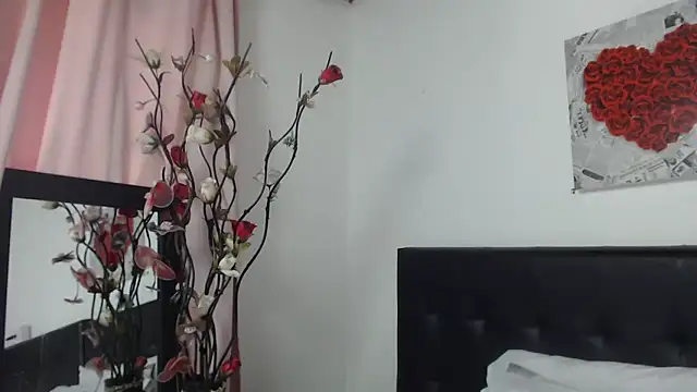 Snapshot of Angelinna_Milf chatting on 12-14-24, 07:36 Angelinna Milf online show from 12-14-24, 07:36