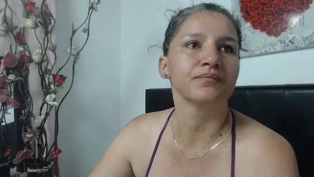 Snapshot of Angelinna_Milf chatting on 12-15-24, 11:55 Angelinna Milf online show from 12-15-24, 11:55