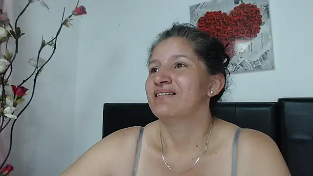 Snapshot of Angelinna_Milf chatting on 12-17-24, 11:05 Angelinna Milf online show from 12-17-24, 11:05