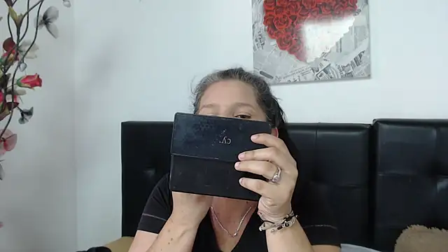 Snapshot of Angelinna_Milf chatting on 01-11-25, 07:16 Angelinna Milf online show from 01-11-25, 07:16