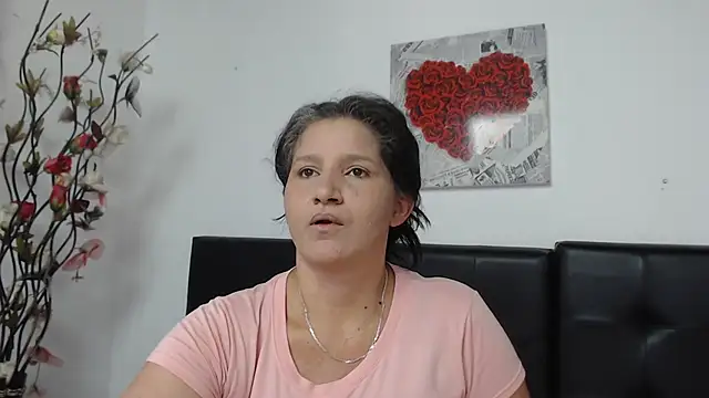 Snapshot of Angelinna_Milf chatting on 01-16-25, 07:10 Angelinna Milf online show from 01-16-25, 07:10