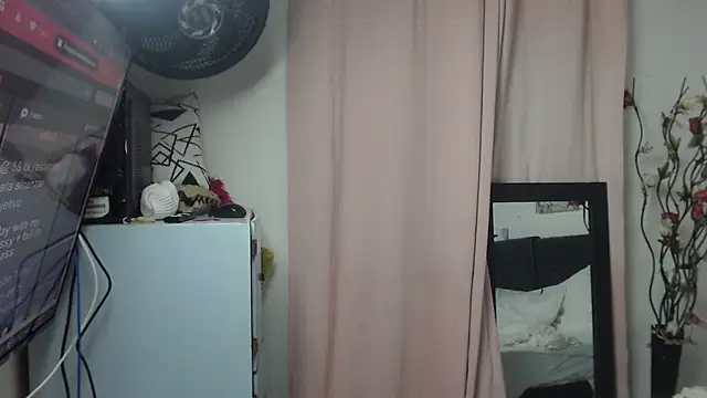 Snapshot of Angelinna_Milf chatting on 01-17-25, 02:29 Angelinna Milf online show from 01-17-25, 02:29