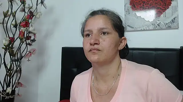 Snapshot of Angelinna_Milf chatting on 01-17-25, 06:54 Angelinna Milf online show from 01-17-25, 06:54