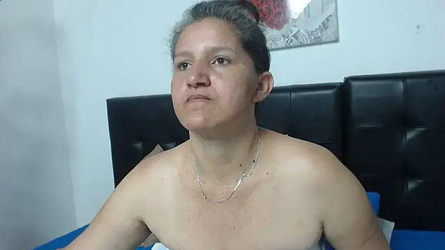 Snapshot of Angelinna_Milf chatting on 01-25-25, 01:54 Angelinna Milf online show from 01-25-25, 01:54