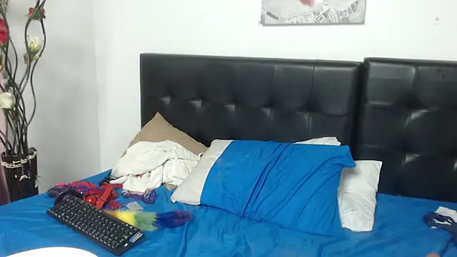 Snapshot of Angelinna_Milf chatting on 01-25-25, 08:00 Angelinna Milf online show from 01-25-25, 08:00