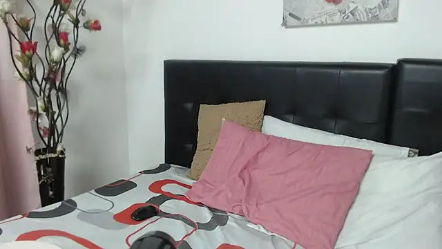 Snapshot of Angelinna_Milf chatting on 01-26-25, 02:03 Angelinna Milf online show from 01-26-25, 02:03