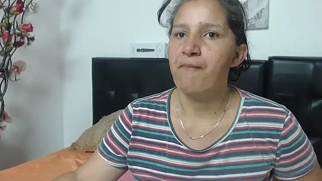 Snapshot of Angelinna_Milf chatting on 02-07-25, 02:19 Angelinna Milf online show from 02-07-25, 02:19