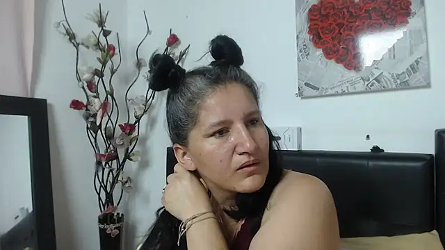 Snapshot of Angelinna_Milf chatting on 02-15-25, 09:15 Angelinna Milf online show from 02-15-25, 09:15