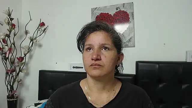 Snapshot of Angelinna_Milf chatting on 02-18-25, 02:27 Angelinna Milf online show from 02-18-25, 02:27