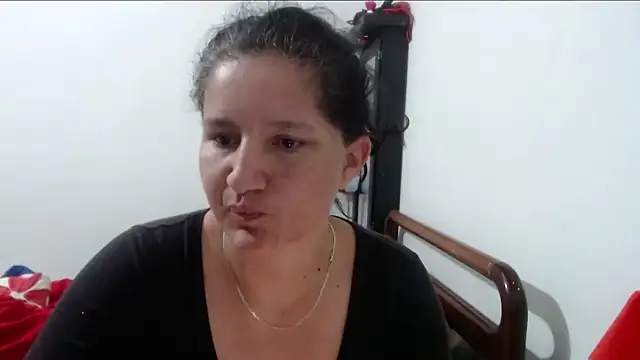 Snapshot of Angelinna_Milf chatting on 09-13-25, 05:35 Angelinna Milf online show from 09-13-25, 05:35