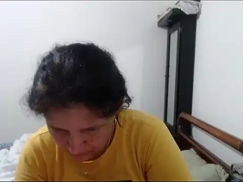 Snapshot of Angelinna_Milf chatting on 10-23-25, 02:38 Angelinna Milf online show from 10-23-25, 02:38