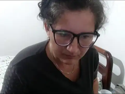 Snapshot of Angelinna_Milf chatting on 11-01-25, 02:13 Angelinna Milf online show from 11-01-25, 02:13