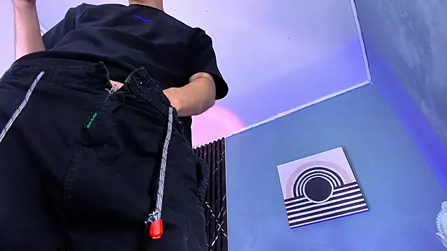 Liam crox online show from 12-19-24, 07:07