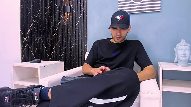 Liam crox online show from 12-24-24, 08:16