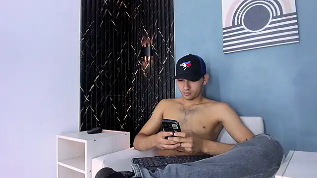 Liam crox online show from 12-30-24, 07:32