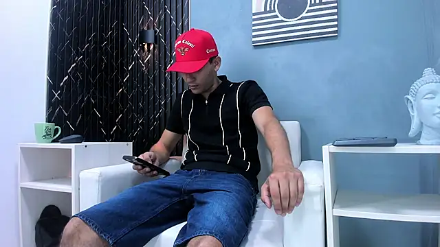 Liam crox online show from 01-08-25, 05:48