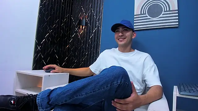 Liam crox online show from 01-28-25, 07:32