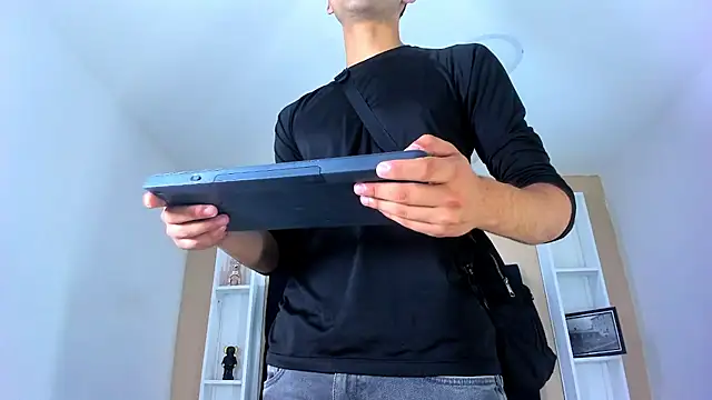 Liam crox online show from 02-06-25, 01:05