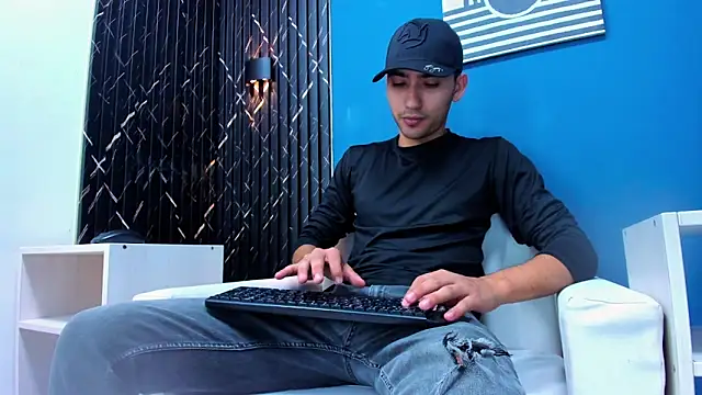 Liam crox online show from 02-07-25, 08:20