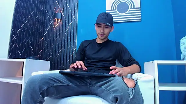 Liam crox online show from 02-07-25, 11:34