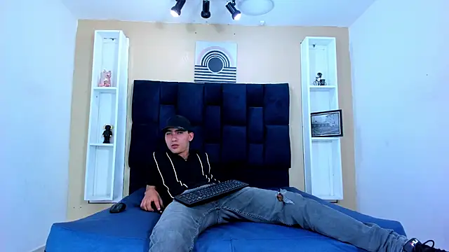 Liam crox online show from 02-15-25, 03:28