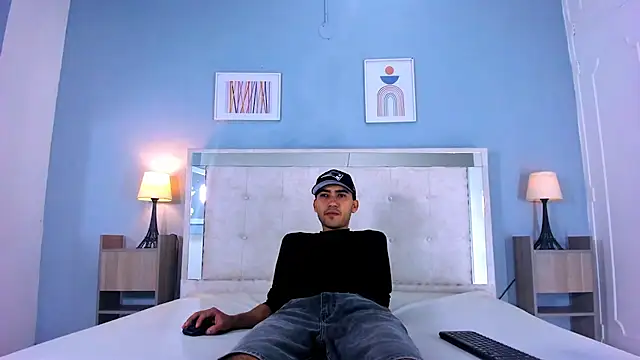 Liam crox online show from 02-18-25, 02:38