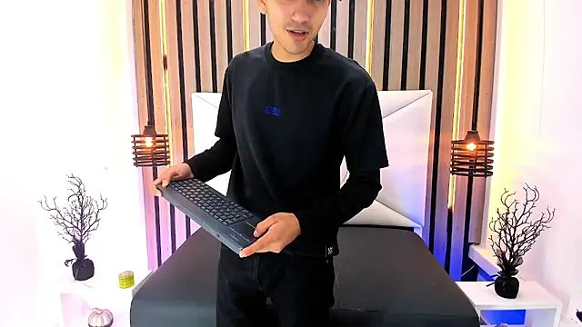 Liam crox online show from 02-27-25, 11:52