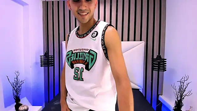 Liam crox online show from 03-08-25, 06:47