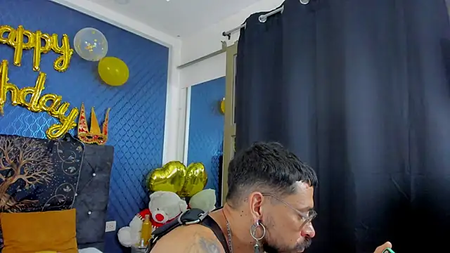 Snapshot of leondevereda chatting on 02-21-25, 02:28 leondevereda online show from 02-21-25, 02:28
