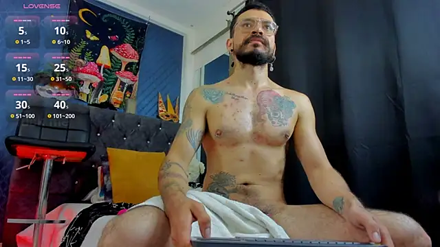 Snapshot of leondevereda chatting on 02-28-25, 01:03 leondevereda online show from 02-28-25, 01:03