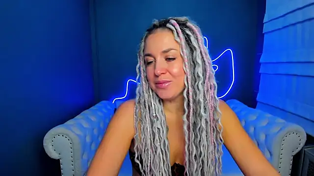 Snapshot of rock_n_roxy chatting on 11-04-25, 01:16 rock n roxy online show from 11-04-25, 01:16