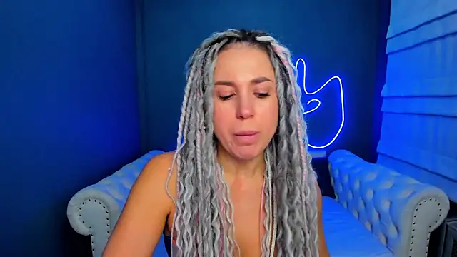 Snapshot of rock_n_roxy chatting on 11-06-25, 01:50 rock n roxy online show from 11-06-25, 01:50