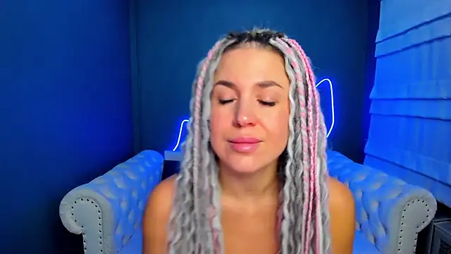 Snapshot of rock_n_roxy chatting on 11-08-25, 01:28 rock n roxy online show from 11-08-25, 01:28