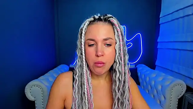 Snapshot of rock_n_roxy chatting on 11-11-25, 01:16 rock n roxy online show from 11-11-25, 01:16