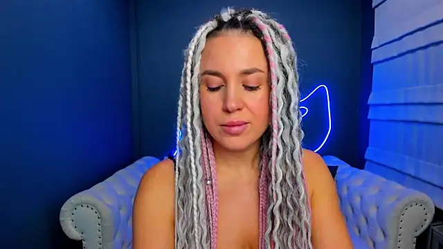 Snapshot of rock_n_roxy chatting on 11-21-25, 01:37 rock n roxy online show from 11-21-25, 01:37