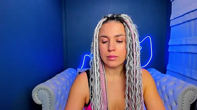 Snapshot of rock_n_roxy chatting on 11-24-25, 01:38 rock n roxy online show from 11-24-25, 01:38