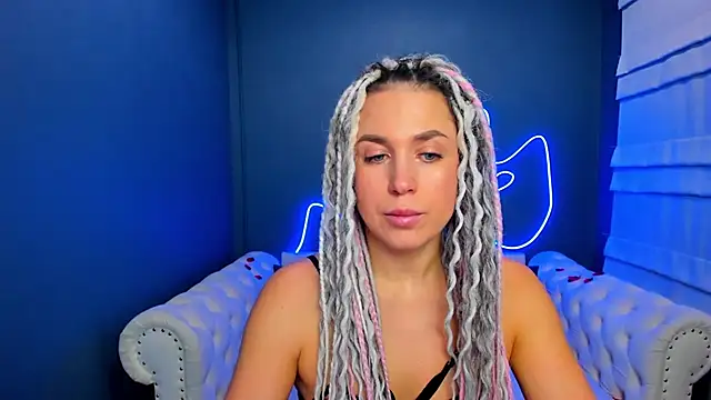 Snapshot of rock_n_roxy chatting on 11-25-25, 01:16 rock n roxy online show from 11-25-25, 01:16