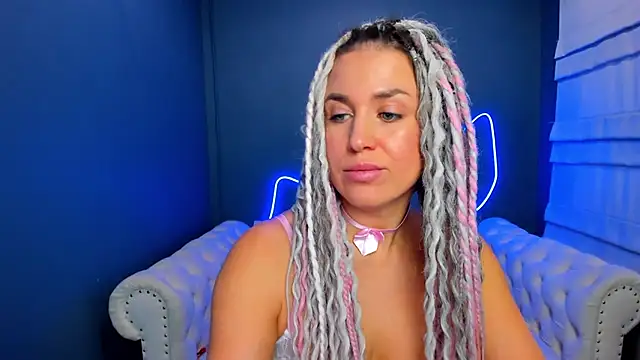 Snapshot of rock_n_roxy chatting on 11-28-25, 04:04 rock n roxy online show from 11-28-25, 04:04