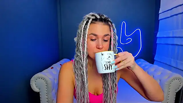 Snapshot of rock_n_roxy chatting on 12-02-25, 01:33 rock n roxy online show from 12-02-25, 01:33