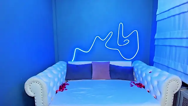 Snapshot of rock_n_roxy chatting on 12-04-25, 01:26 rock n roxy online show from 12-04-25, 01:26