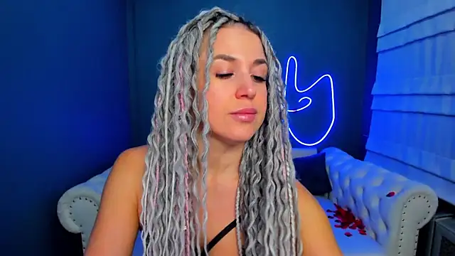 Snapshot of rock_n_roxy chatting on 12-05-25, 01:25 rock n roxy online show from 12-05-25, 01:25