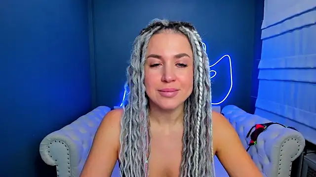 Snapshot of rock_n_roxy chatting on 12-14-25, 01:22 rock n roxy online show from 12-14-25, 01:22