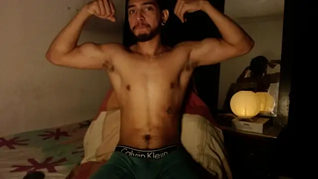 Snapshot of maxximus_100 chatting on 01-10-25, 06:53 maxximus 100 online show from 01-10-25, 06:53