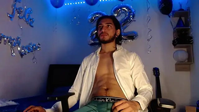 Snapshot of maxximus_100 chatting on 02-11-25, 09:14 maxximus 100 online show from 02-11-25, 09:14